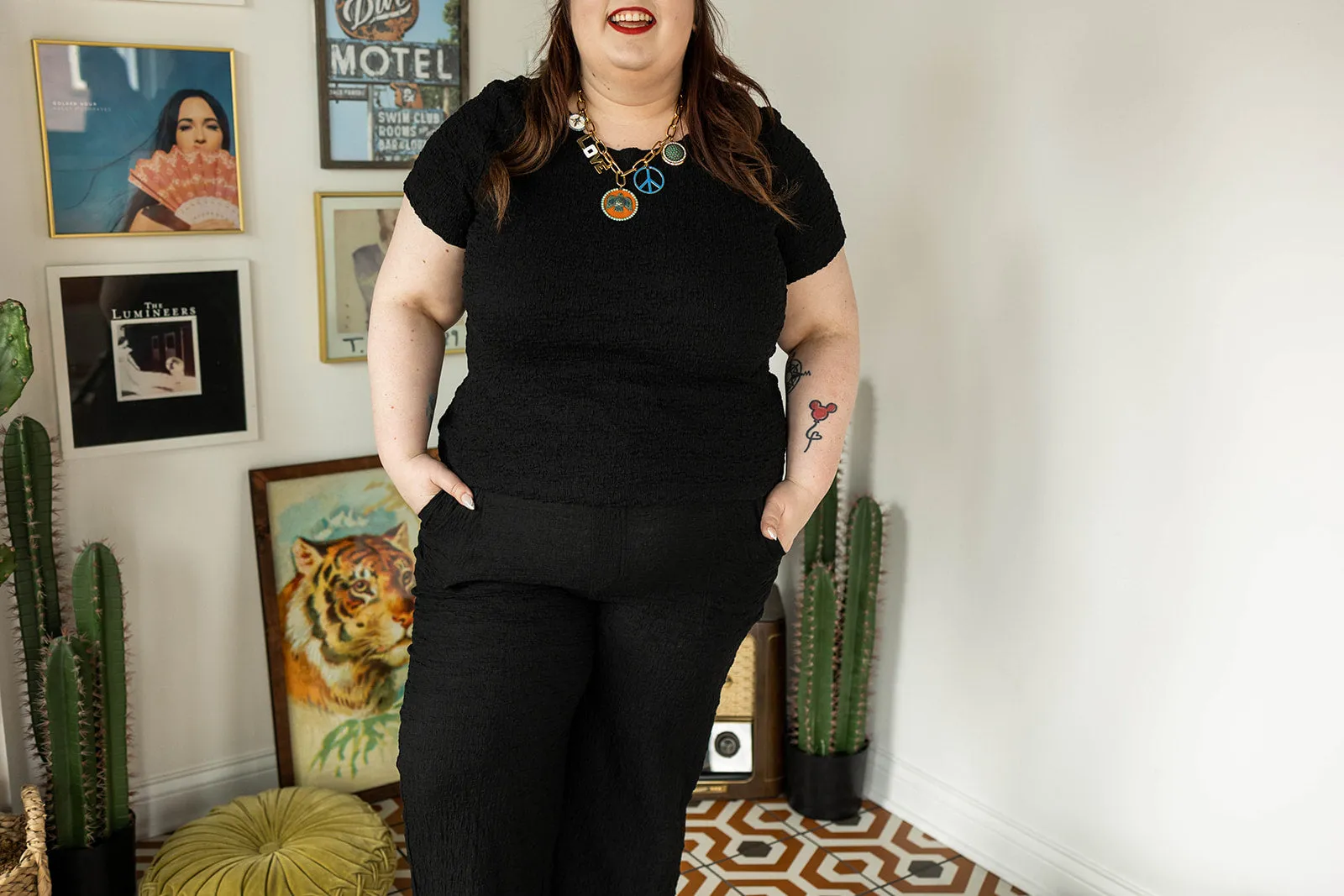 andra short sleeve top in black