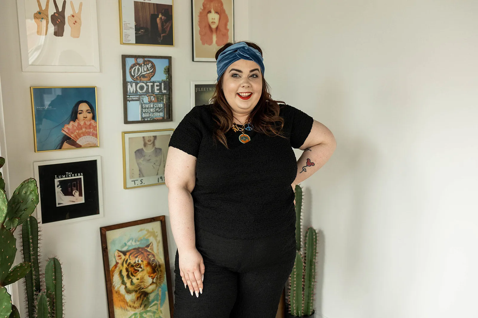 andra short sleeve top in black