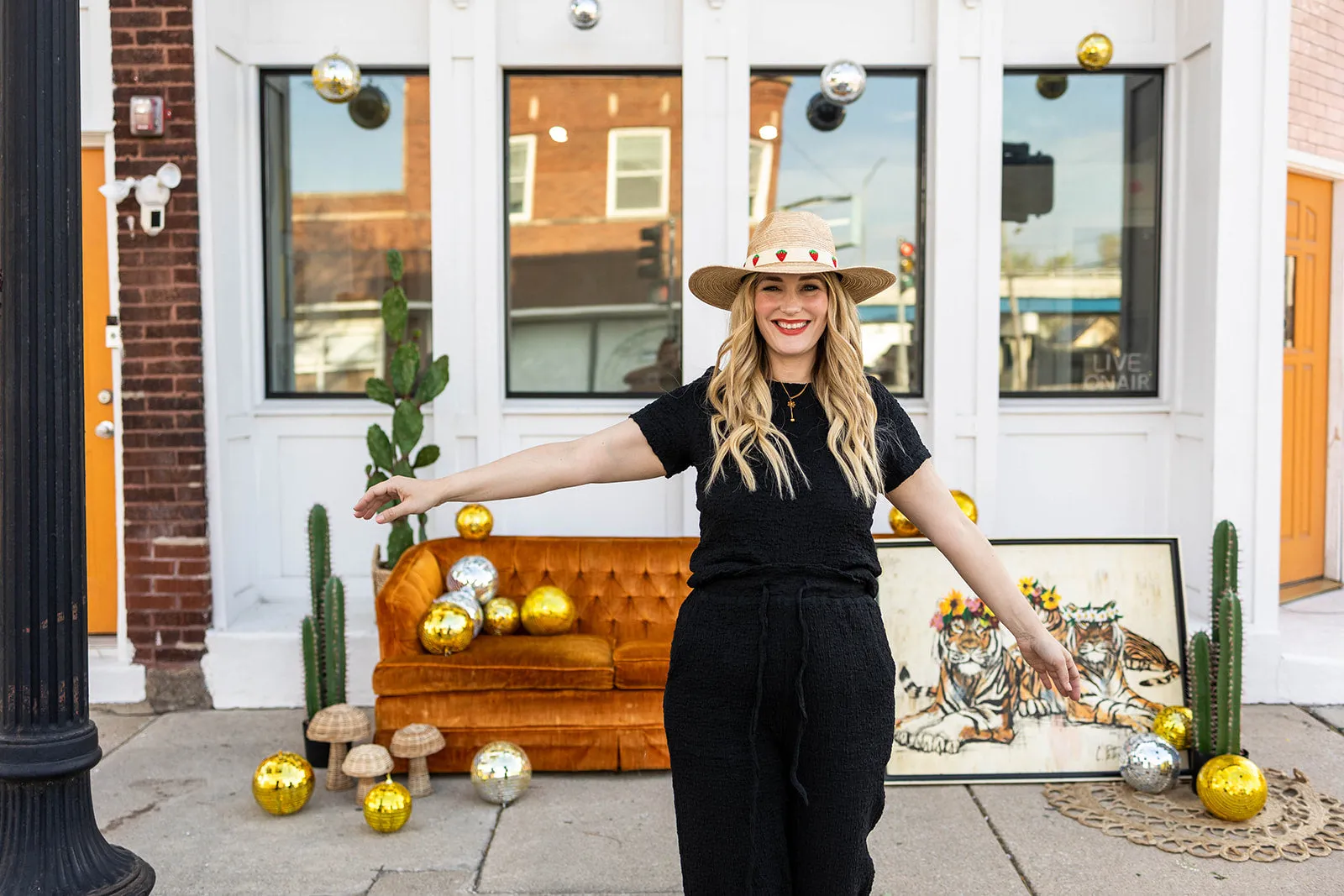 andra short sleeve top in black