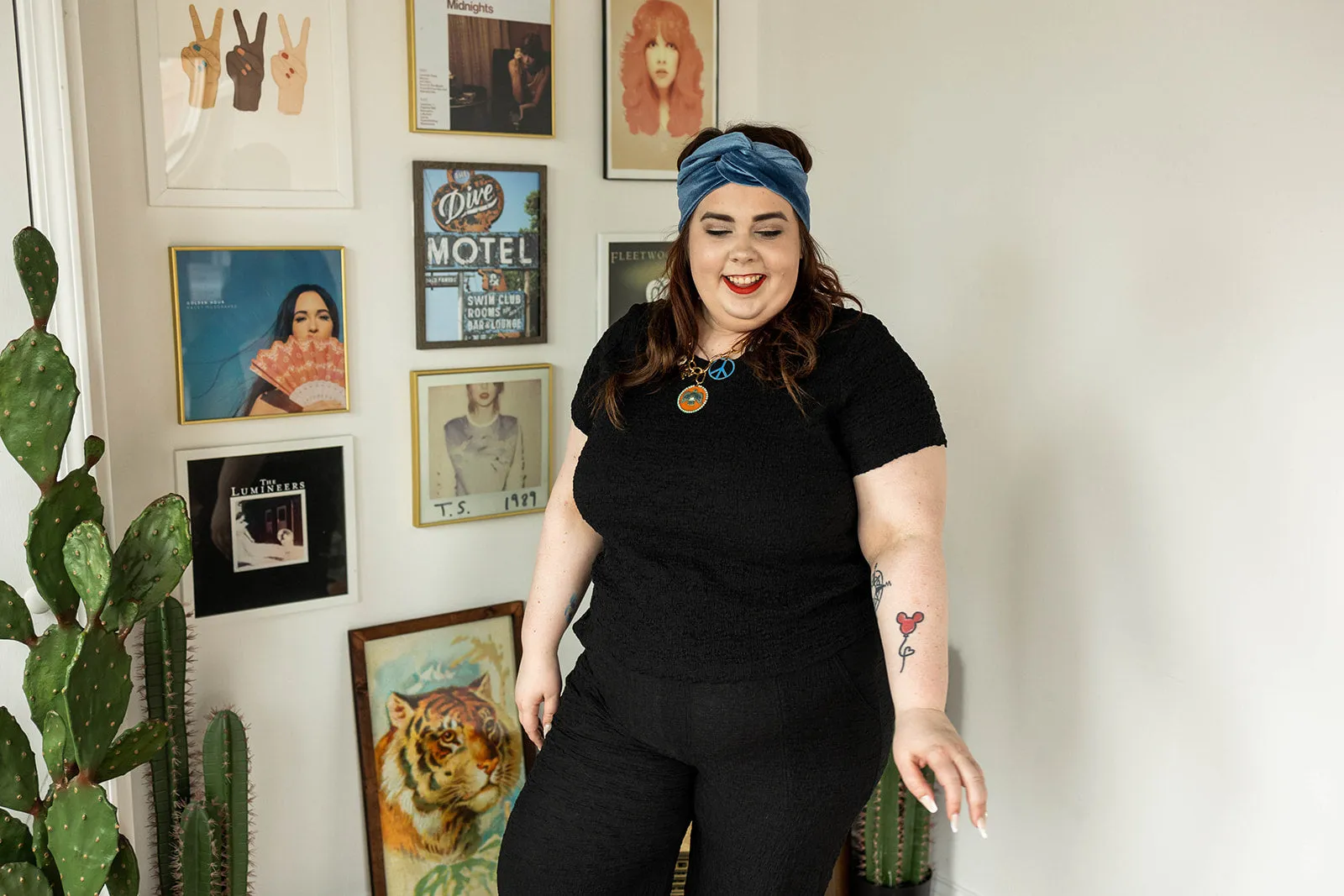 andra short sleeve top in black