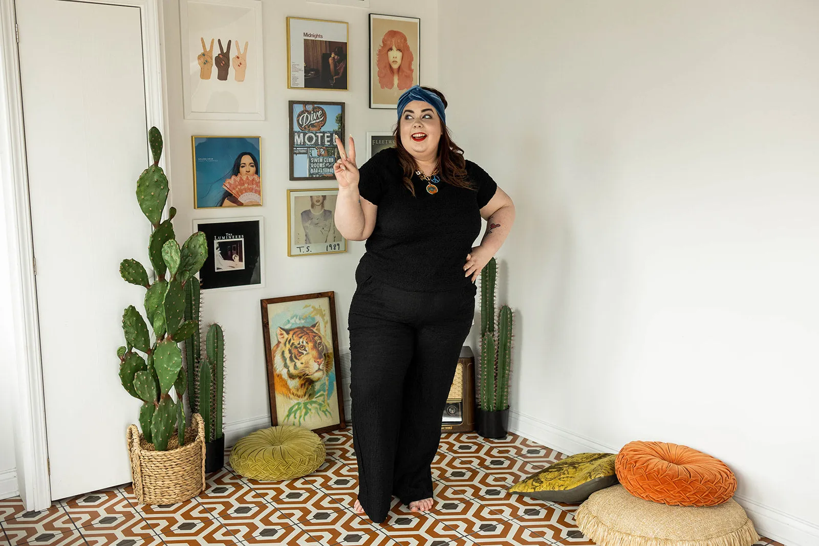 andra short sleeve top in black
