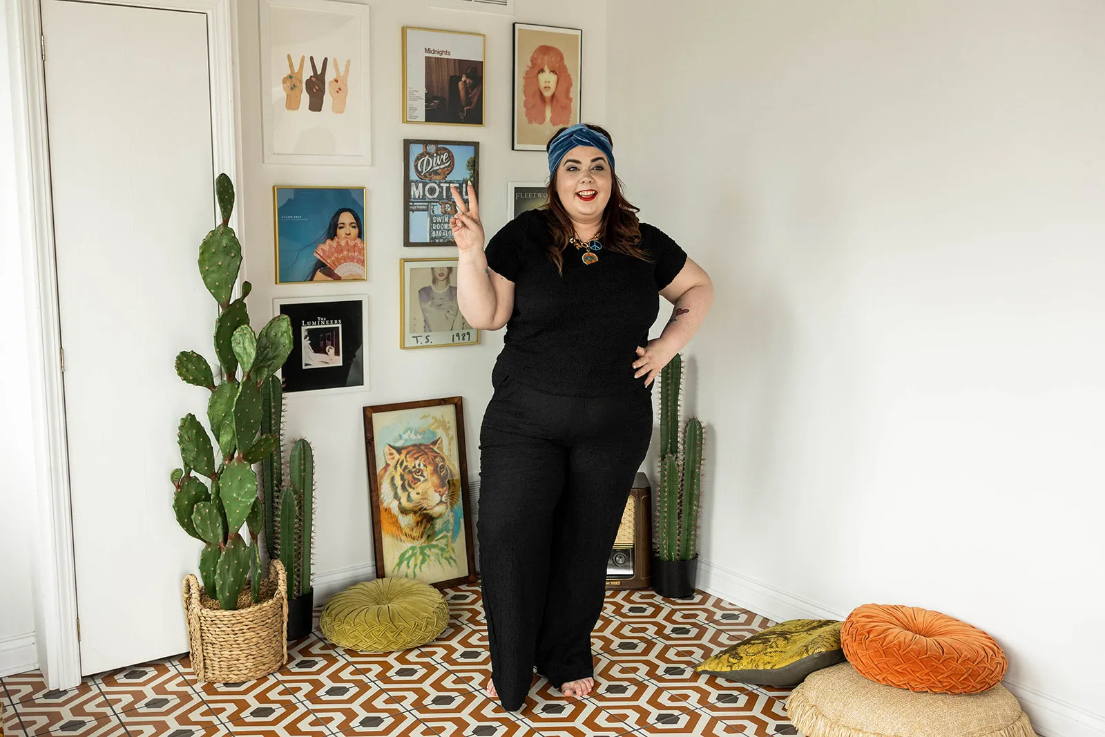 andra short sleeve top in black