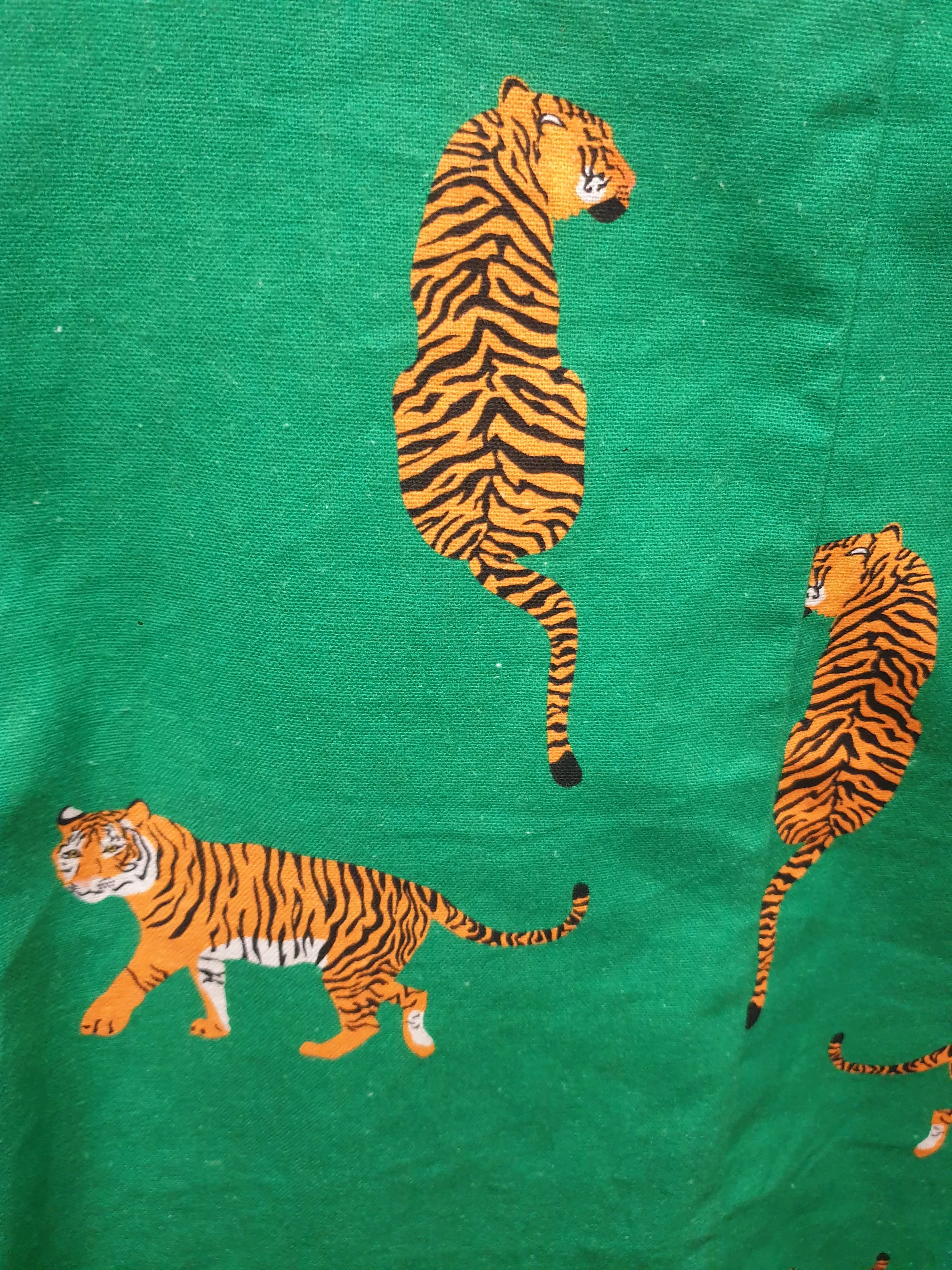 Jericho Road detroit cropped green tiger print top size 20