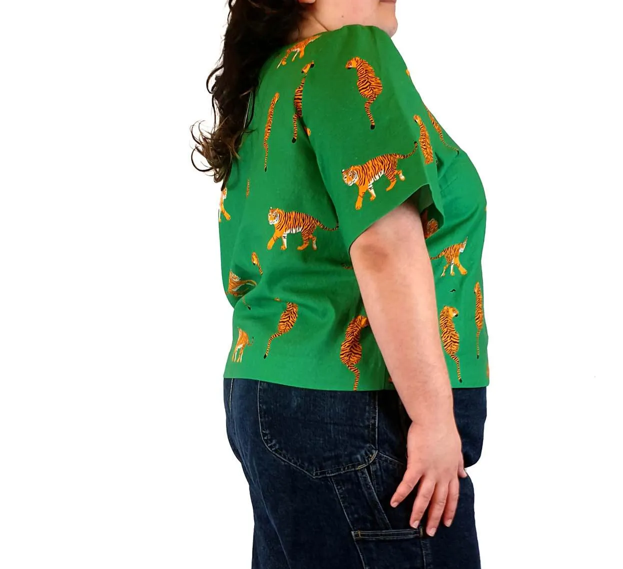 Jericho Road detroit cropped green tiger print top size 20
