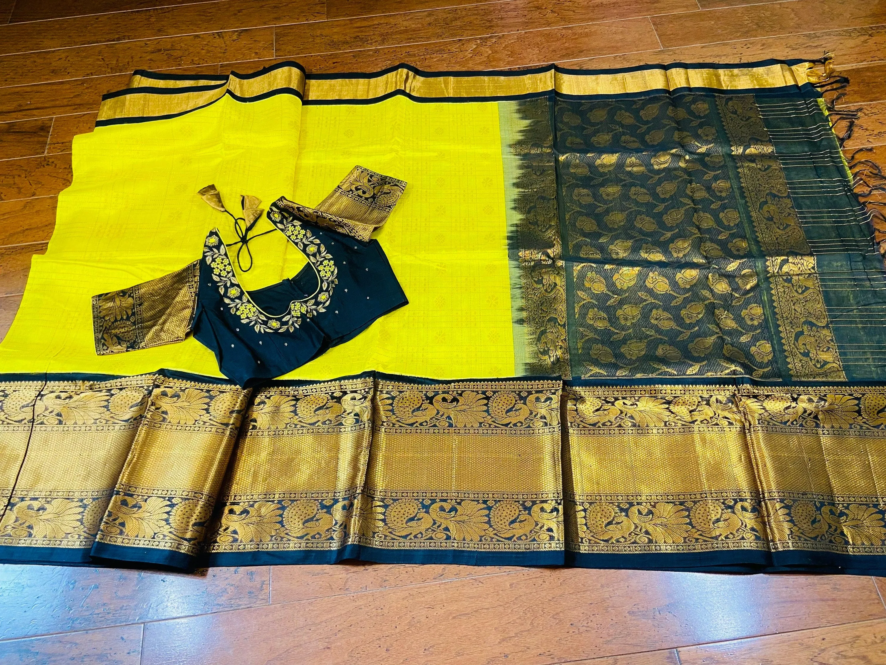 Lyte Weight Pattu Saree blouse -Pattu Blouse -Kuppadam Tissue Pattu Saree blouse -Saree Blouse -Yellow Saree Blouse -Black Blouse-Silk Saree