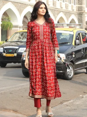 Maroon Bandhani Printed Kurta with Neck Embroidery and Brocade Lace