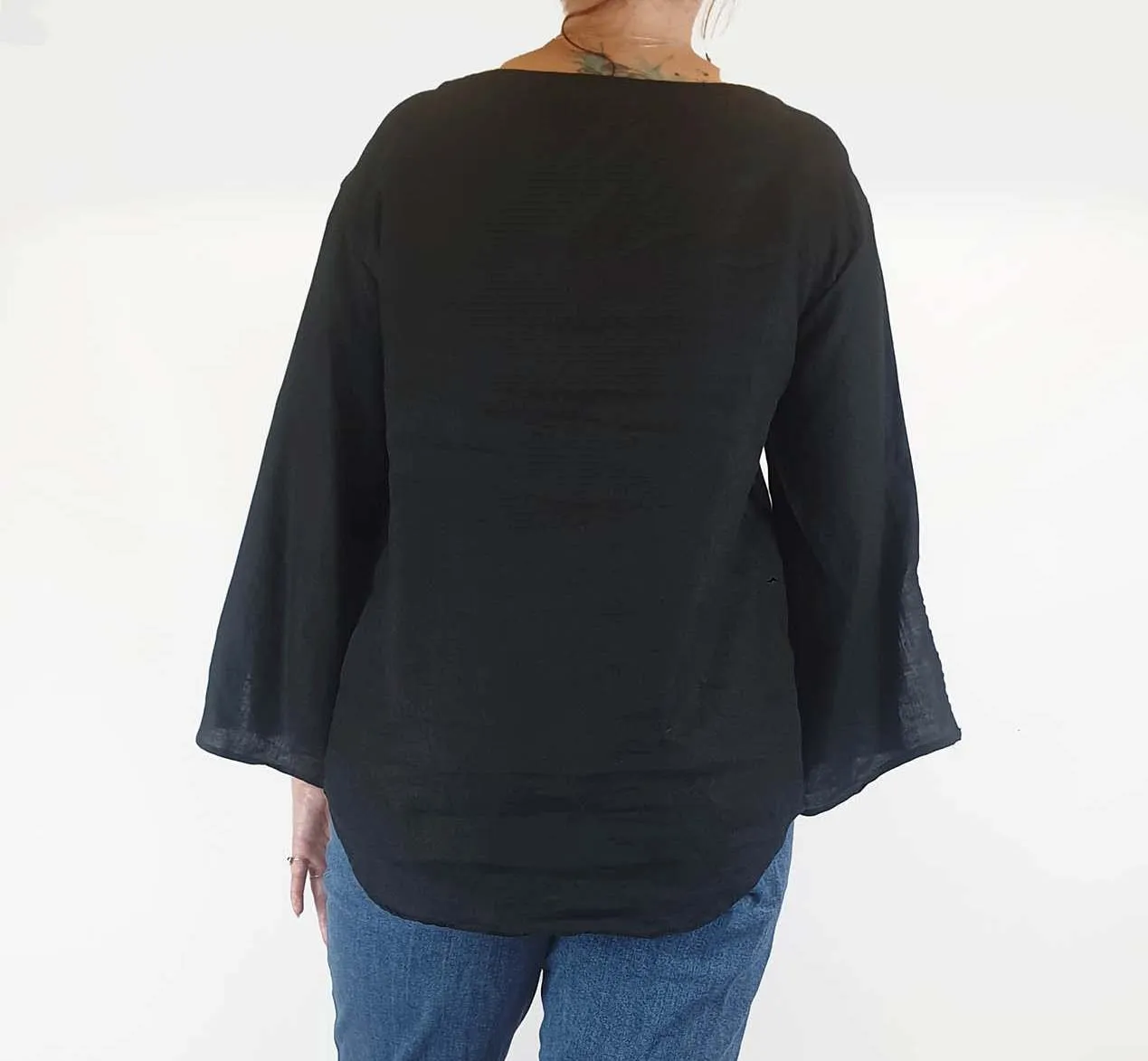 Naturals by O & J black 100% linen long sleeve top size 2