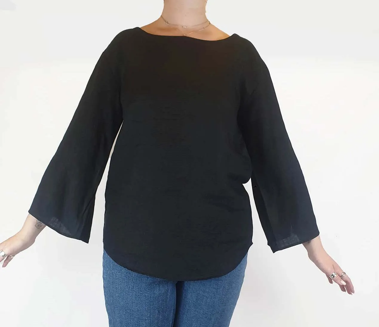 Naturals by O & J black 100% linen long sleeve top size 2