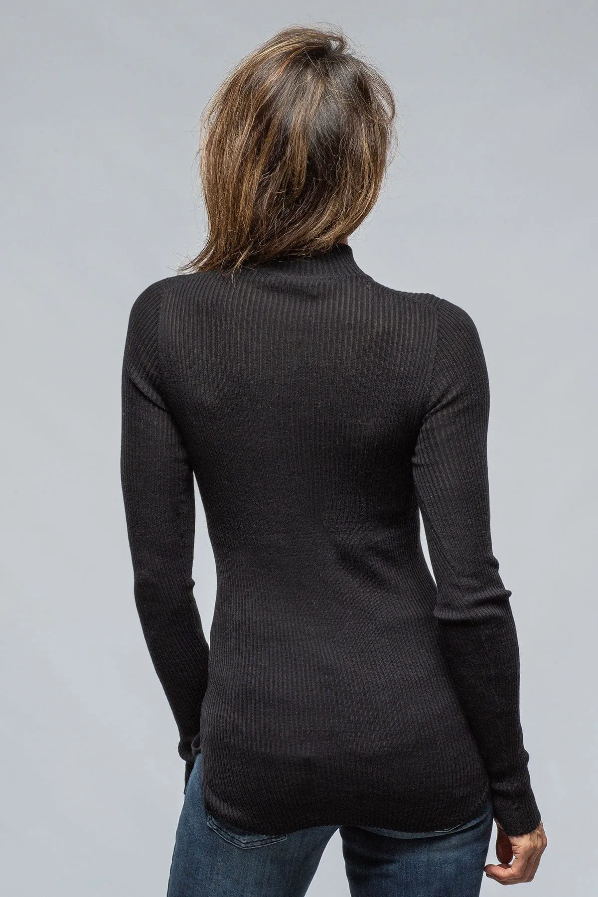Pernilla Mock Neck Turtle In Black