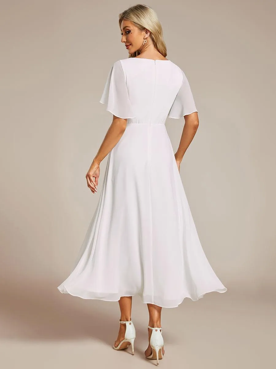 Robe d'invité de mariage mi-longue en mousseline à col en V avec appliques à la taille