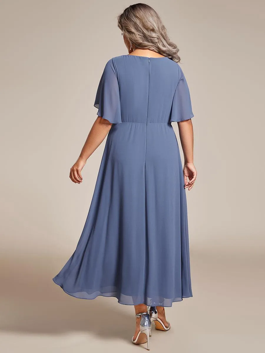 Robe d'invité de mariage mi-longue en mousseline à col en V avec appliques à la taille