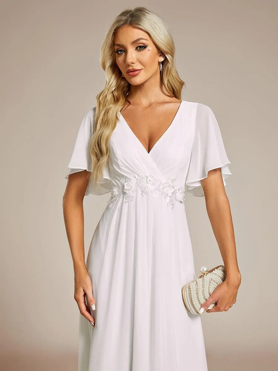 Robe d'invité de mariage mi-longue en mousseline à col en V avec appliques à la taille